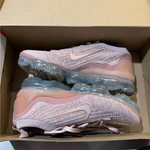 Women nike pink shoes
